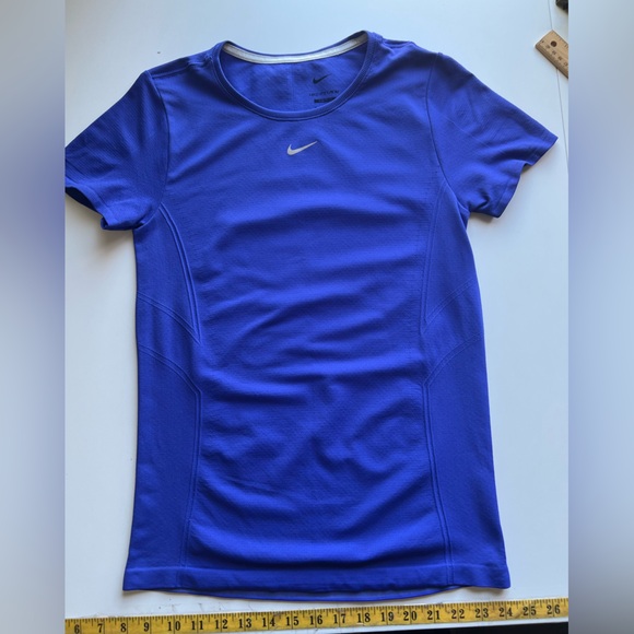 Nike Women's Dri-fit Adv
Short-sleeve Aura Top
Radiant Blue Size M - Picture 3 of 8